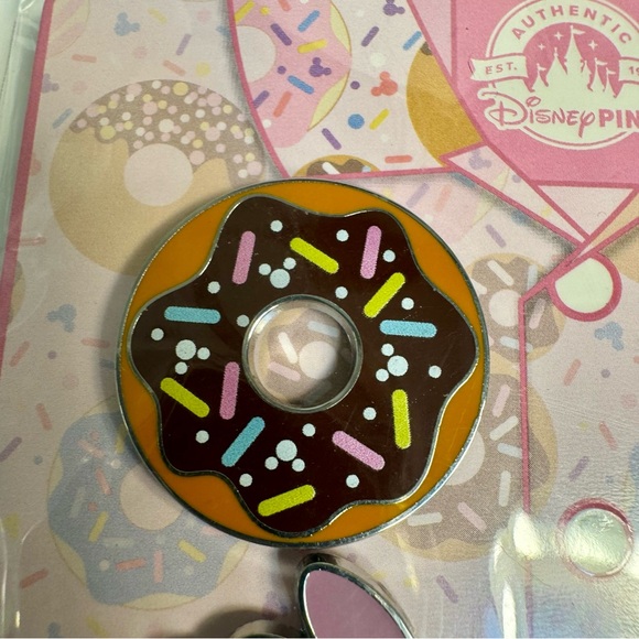 NWT. Disney pins. Stitch Attacks Snacks Limited Release Pin Set, Disney eats - Picture 4 of 11